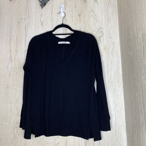black long sleeve waffle v-neck shirt